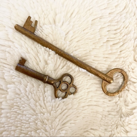 Bronze-Tone Key Charms Faith & Equanimity - Picture 3 of 3